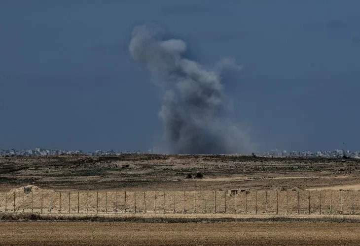 תקיפה היום בעזה (צילום: צפריר אביוב, פלאש90)