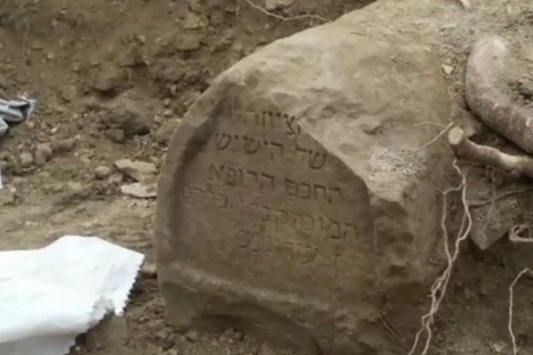 קברו של רבי אברהם אבן עזרא (צילום: ערוץ 20)
