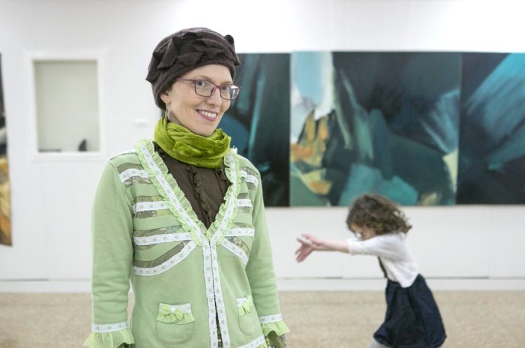 נעה לאה כהן, מנהלת הגלריה במקלט לאמנות (צילום: מיכל פטל)