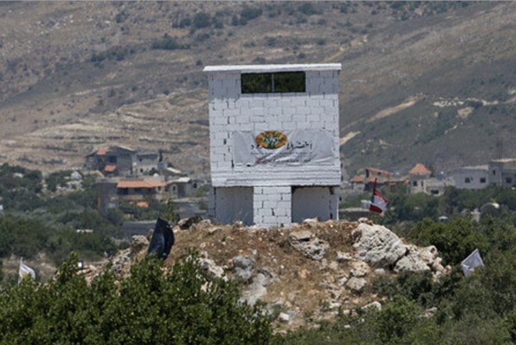 עמדת התצפית שהקים ארגון חיזבאללה בסמוך לגבול עם ישראל (צילום: דובר צה’’ל)