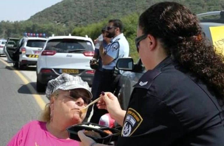 השוטרת נטע ברגע של חסד (צילום: ידיעות אחרונות)