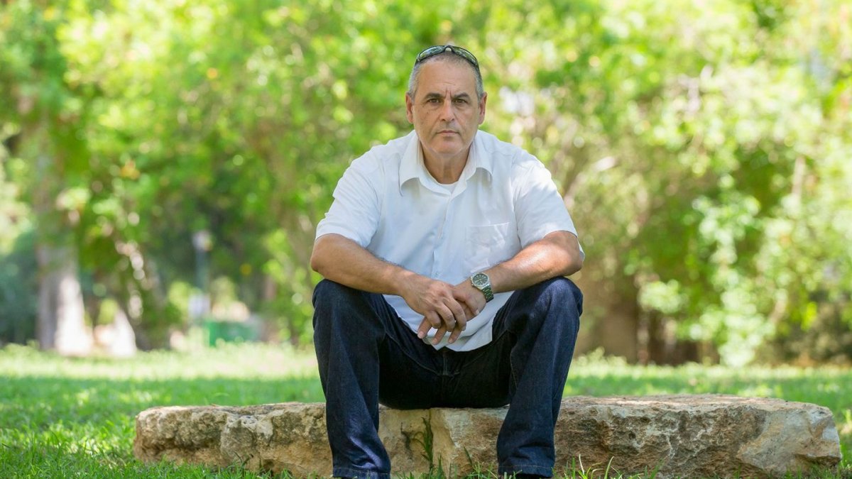 ספר חדש מגלה: המרגל הישראלי אלי כהן לא נתפס בגלל השידורים שלו לישראל ...