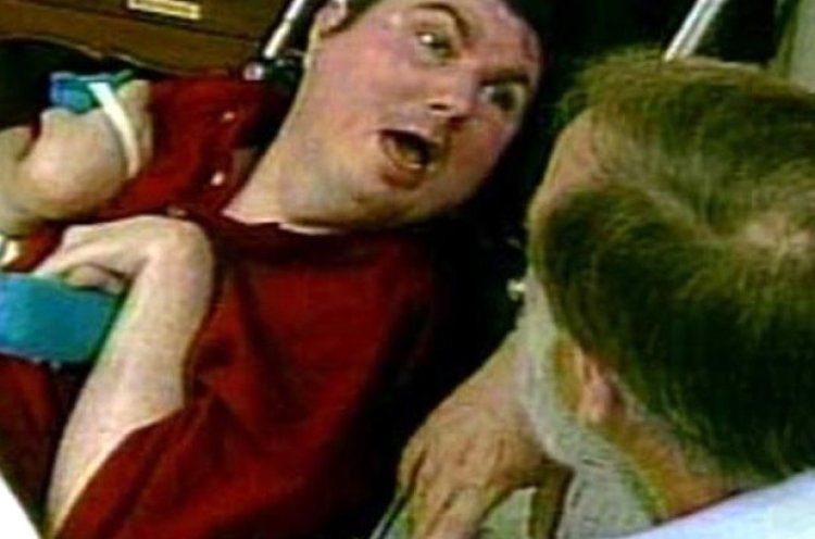 טרי וואליס מיד לאחר שפקח עיניים, אחרי 19 שנות תרדמת (צילום מסך Cbsnews)