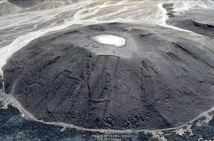תמונת תקריב של אחד המבנים (צילום: Google Earth)