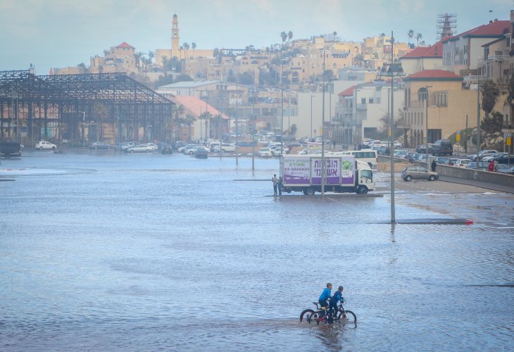 הצפה בתל אביב יפו (צילום: פלאש 90)