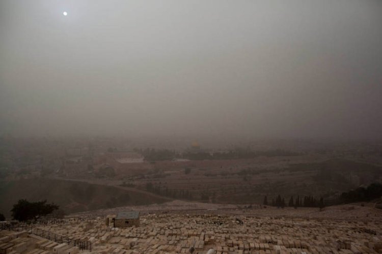 סופת אבק בירושלים, תמונת ארכיון (צילום: יונתן זינדל, פלאש 90)