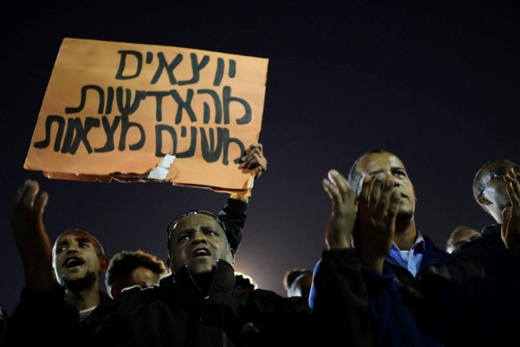 הפגנת יוצאי אתיופיה בתל אביב, הערב (צילום: תומר נויברג, פלאש 90)