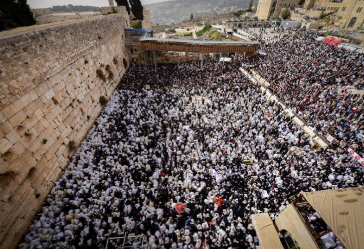 העיר הגדולה בארץ: ברכת כוהנים בכותל, תמונת ארכיון (צילום: מנדי הכטמן, פלאש 90)