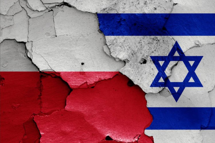 דגלי ישראל ופולין (קרדיט: שאטרסטוק)