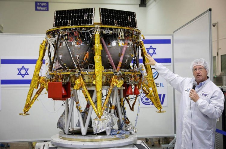 הצגת החללית הישראלית הראשונה, יולי 2018 (צילום: פלאש 90)