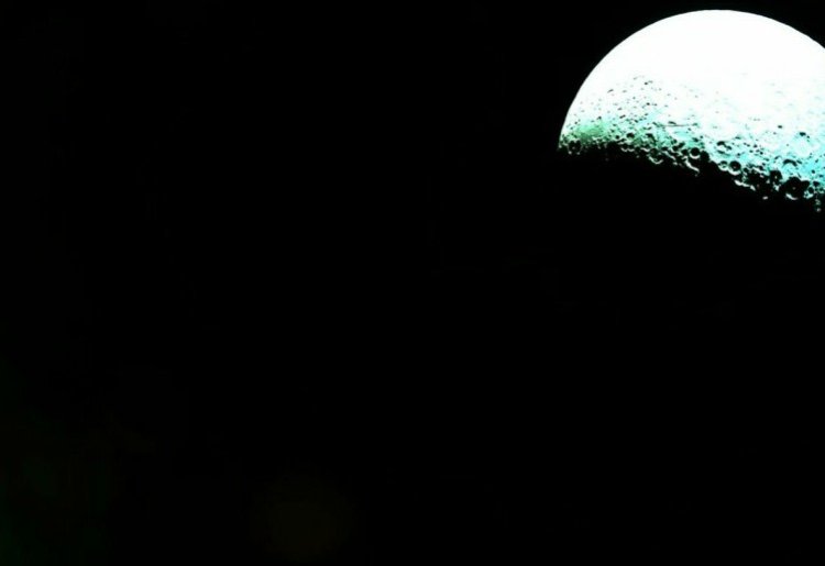 הירח ממרחק 2,500 ק"מ (צילום: "בראשית", SpaceIL והתעשייה האווירית)