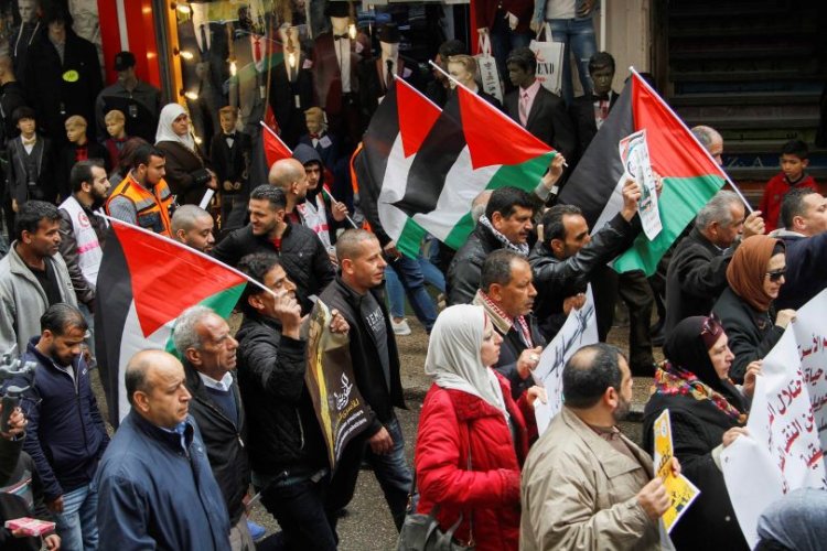 הפגנת תמיכה באסירים הפלסטינים, בשכם (צילום: נאסר עישתאיה, פלאש 90)