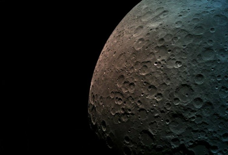 הירח ממרחק 550 ק"מ (צילום: "בראשית", SpaceIL והתעשייה האווירית)