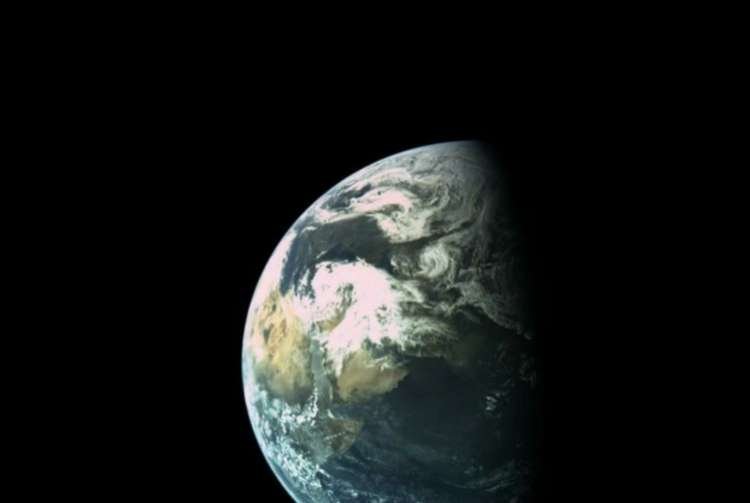 כדור הארץ, מבט מתוך החללית "בראשית" (צילום: SpaceIL)