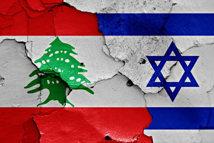דגלי לבנון וישראל (קרדיט: שאטרסטוק)