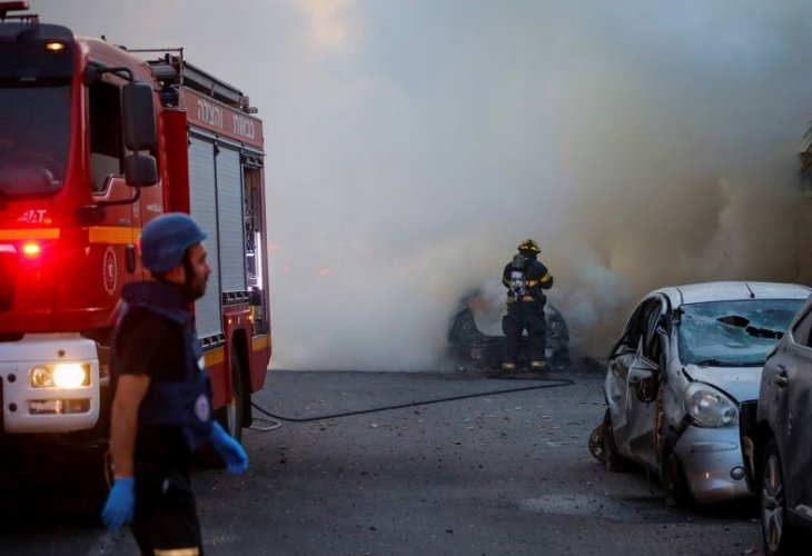 תיעוד אירוע באשדוד. רכב נדלק כתוצאה מרסיסים (צילום: פלאש 90)