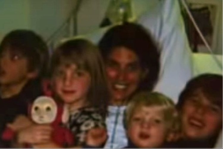 ד"ר מרי ניל עם ילדיה (צילום מסך)