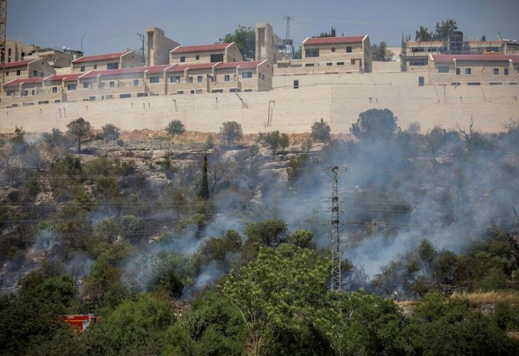 השריפה במבשרת ציון, היום (צילום: יונתן זינדל, פלאש 90)