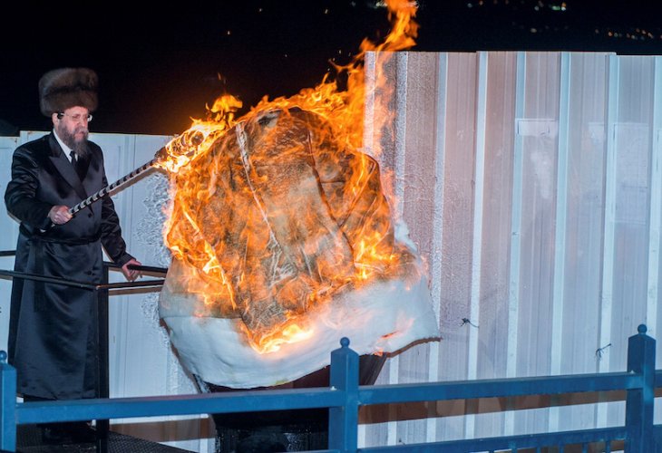 ההדלקה המסורתית בקבר הרשב"י צילום: באזל עוינת, פלאש 90)