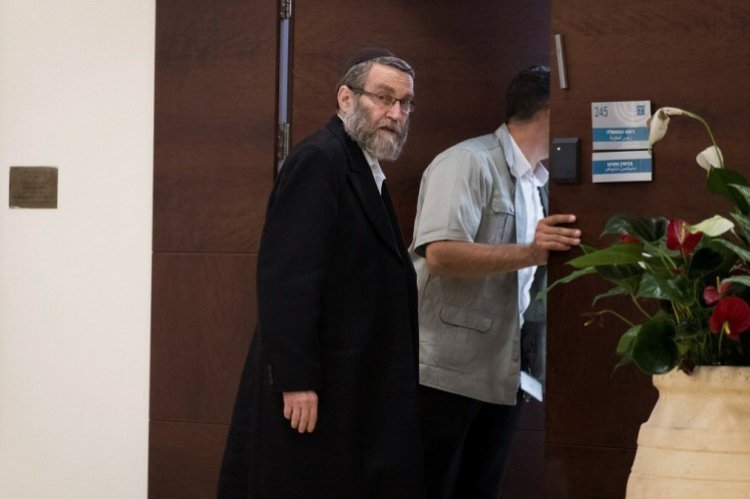 חבר הכנסת משה גפני מגיע ללשכת נתניהו בכנסת (צילום: הדס פרוש, פלאש 90)