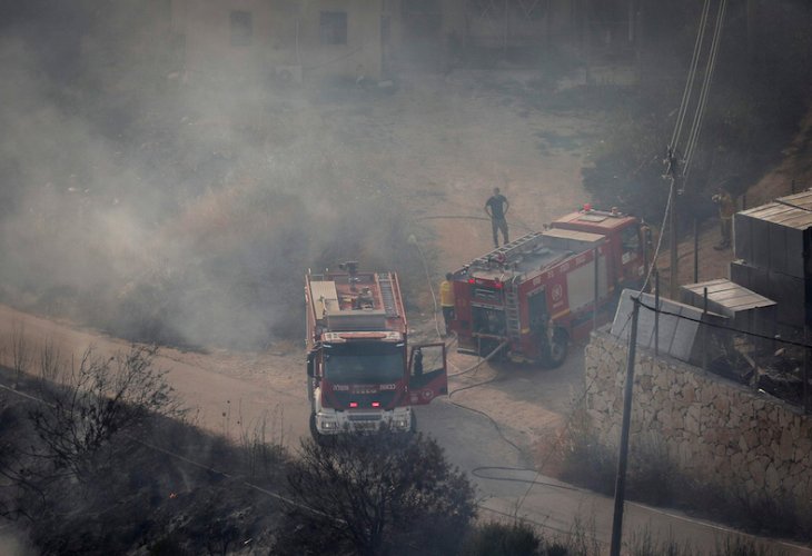 כוחות הכיבוי באבן ספיר (צילום: נעם רבקין פנטון, פלאש 90)