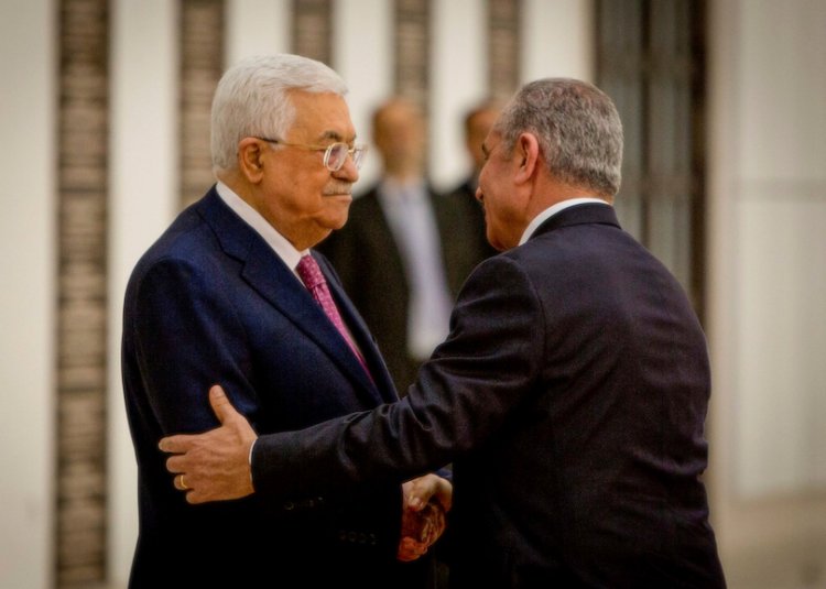 אבו מאזן וראש הממשלה הפלסטינית (צילום: נאסר אשטאיח, פלאש 90)