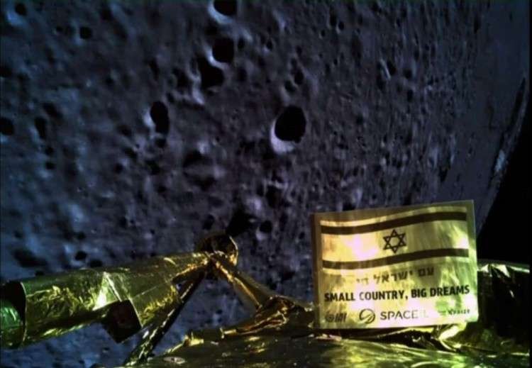 התמונה האחרונה של "בראשית", במרחק 22 ק"מ מהירח (קרדיט: בראשית, SpaceIL)