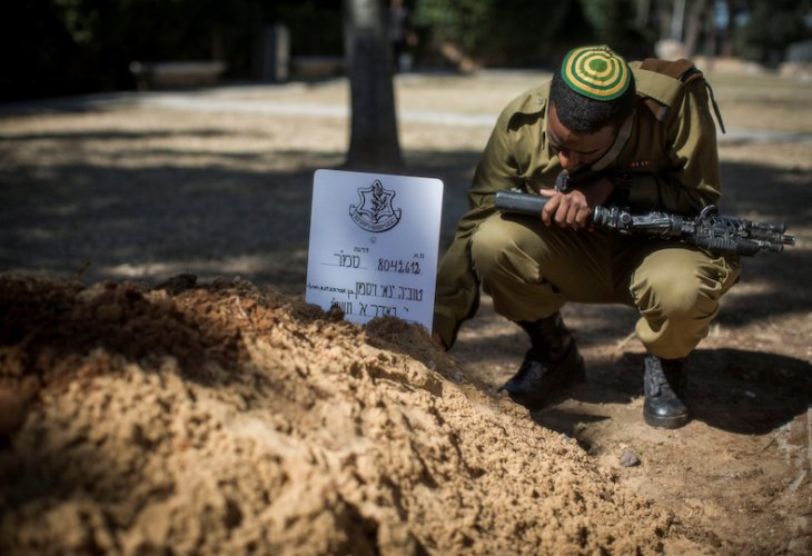 תלולית העפר על קברו הטרי של ויסמן הי"ד (צילום: הדס פרוש, פלאש 90)