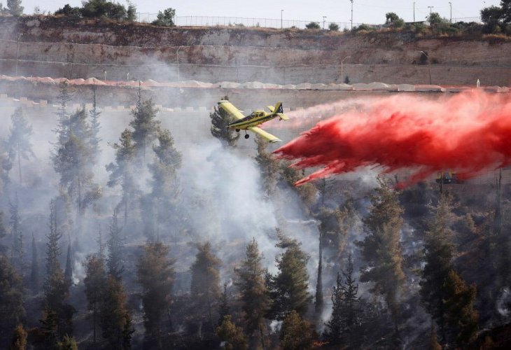 השריפה בכניסה לירושלים, היום (צילום: נועם רבקין פנטון, פלאש 90)