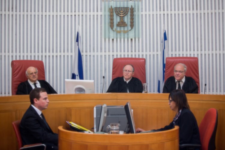 שופטי בית המשפט העליון בדיון (צילום: יונתן זינדל, פלאש 90)
