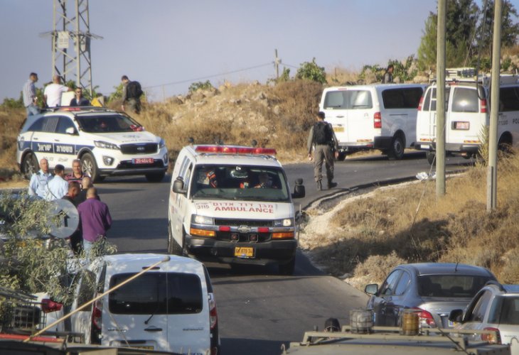 זירת הפיגוע, הבוקר (צילום: גרשון אלינסון, פלאש 90)