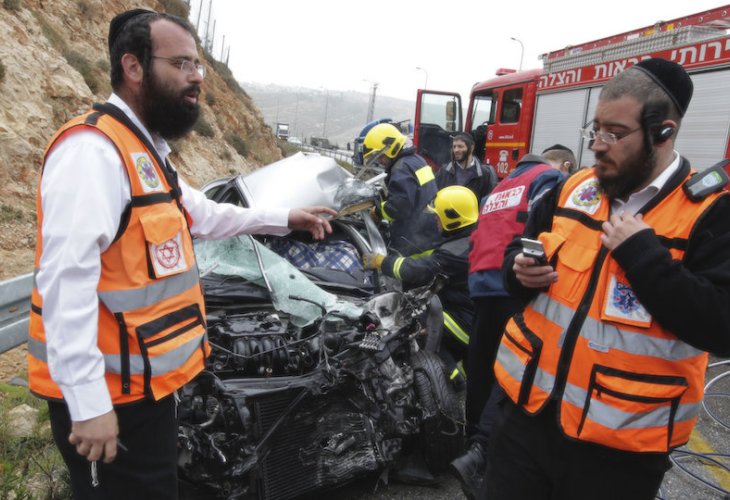 חרדים מתנדבים בארגוני הצלה (צילום: נתי שוחט, פלאש 90)