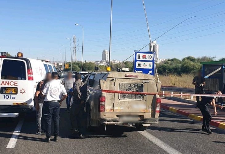 זירת הדקירה, היום (צילום: דוברות מד"א)