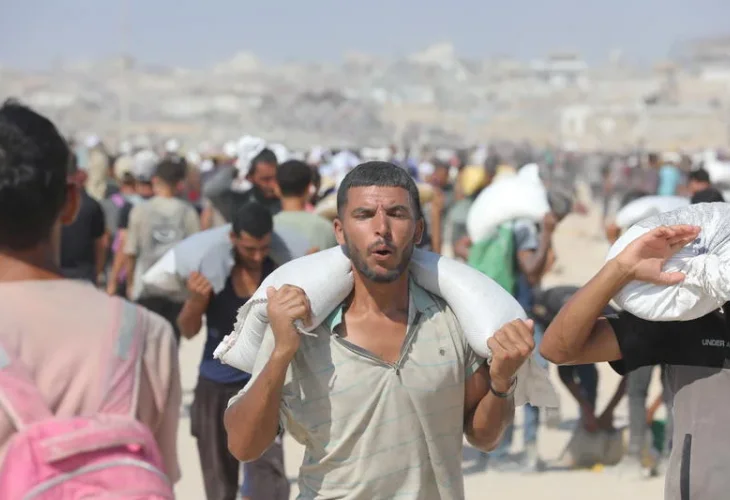 חלוקת סיוע הומניטרי בעזה, ארכיון (צילום: עלי חסן, פלאש 90)