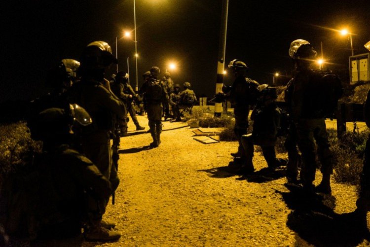 פעילות חיילי צה"ל במחנה הפליטים אל-ערוב, הלילה (צילום: דובר צה"ל)