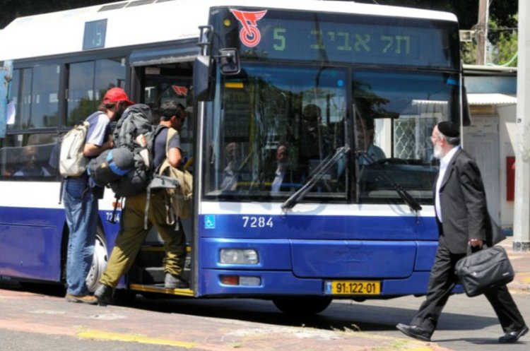 אוטובוס דן בתל אביב, אילוסטרציה. למצולמים אין קשר לכתבה (צילום: יוסי זליגר, פלאש 90)
