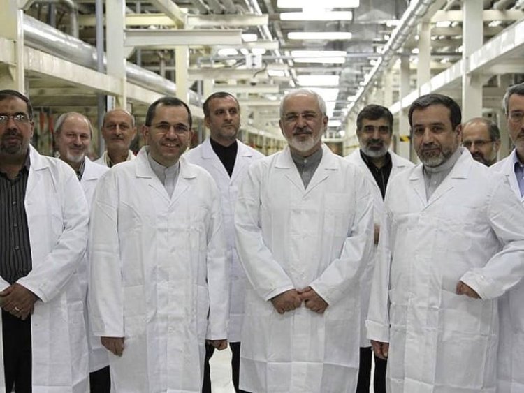 שר החוץ האיראני בביקור במתקן הגרעיני בפורדו (צילום: סוכנות הידיעות איסנא)