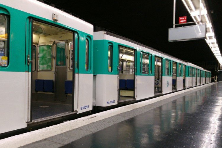 רכבת מטרו בפריז (צילום: שאטרסטוק)
