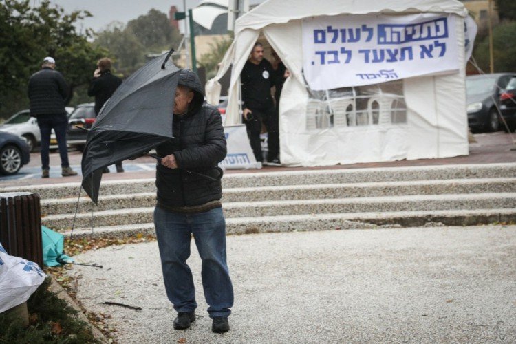 מתפקדי הליכוד מגיעים להצביע בתל אביב (צילום: יונתן זינדל, פלאש 90)