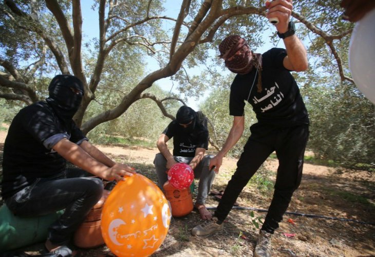 שיגור בלוני נפץ מעזה, תמונת ארכיון (צילום: חסן ג’די, פלאש 90)