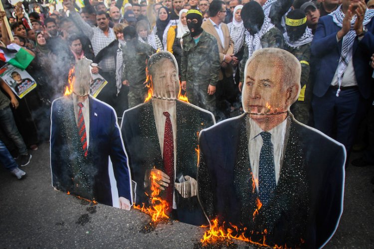 הפגנות ברשות הפלסטינית נגד עסקת המאה של טראמפ (צילום: פלאש 90)