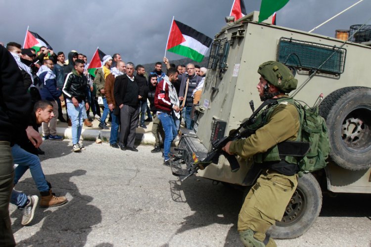 כוחות צה"ל מתעמתים עם פלסטינים, היום (צילום: נאצר אישתיה, פלאש 90)
