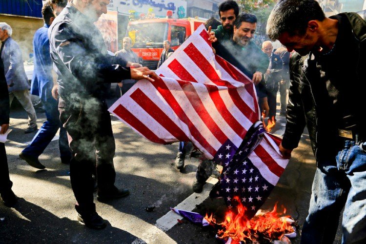 הפגנה אנטי-אמריקנית באיראן, תמונת ארכיון (צילום: שאטרסטוק)