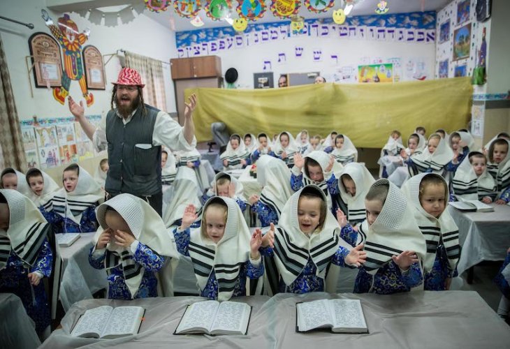 ילדים חרדים בבית ספר בירושלים (צילום: יונתן זינדל, פלאש 90)