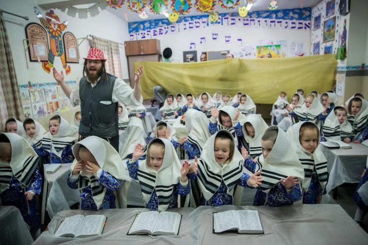 ילדים חרדים בבית ספר בירושלים (צילום: יונתן זינדל, פלאש 90)