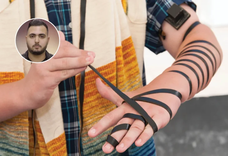 בקטן: אושר כהן (צילום תמונת רקע: שאטרסטוק)