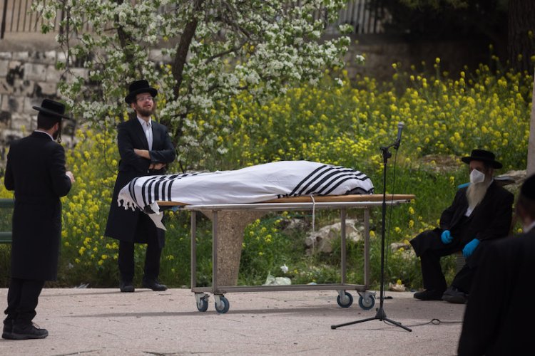 הלוויה של חולה קורונה בירושלים, היום (צילום: יונתן זינדל, פלאש 90)