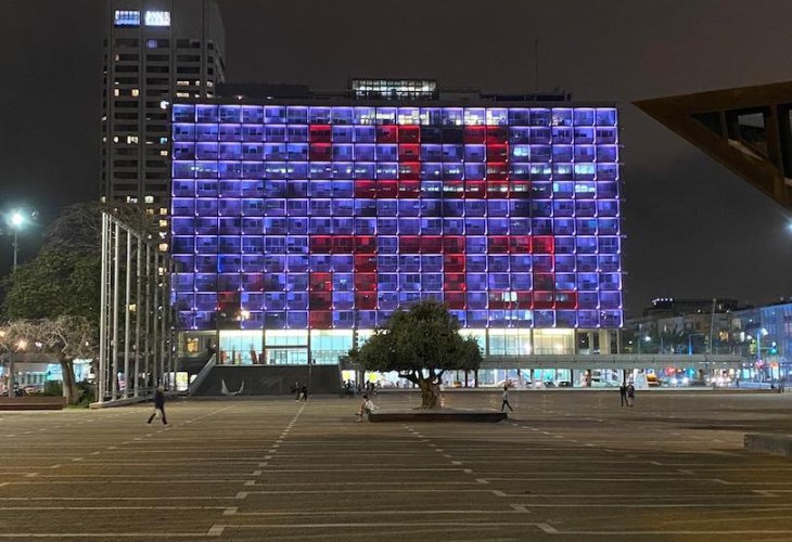 בניין עיריית ת"א, הערב (צילום: דוברות עיריית תל אביב-יפו)