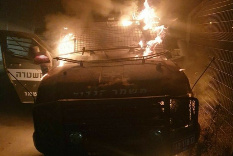 רכב מג"ב שעלה באש (צילום: דוברות המשטרה)