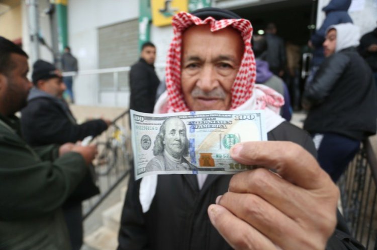 כסף קטארי ברצועה, תמונת ארכיון (צילום: Abed Rahim Khatib/Flash90)